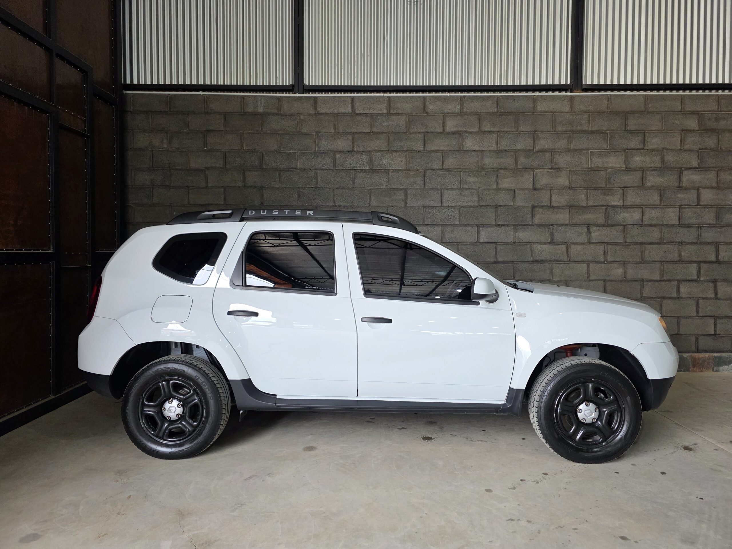 
								Renault Duster full									