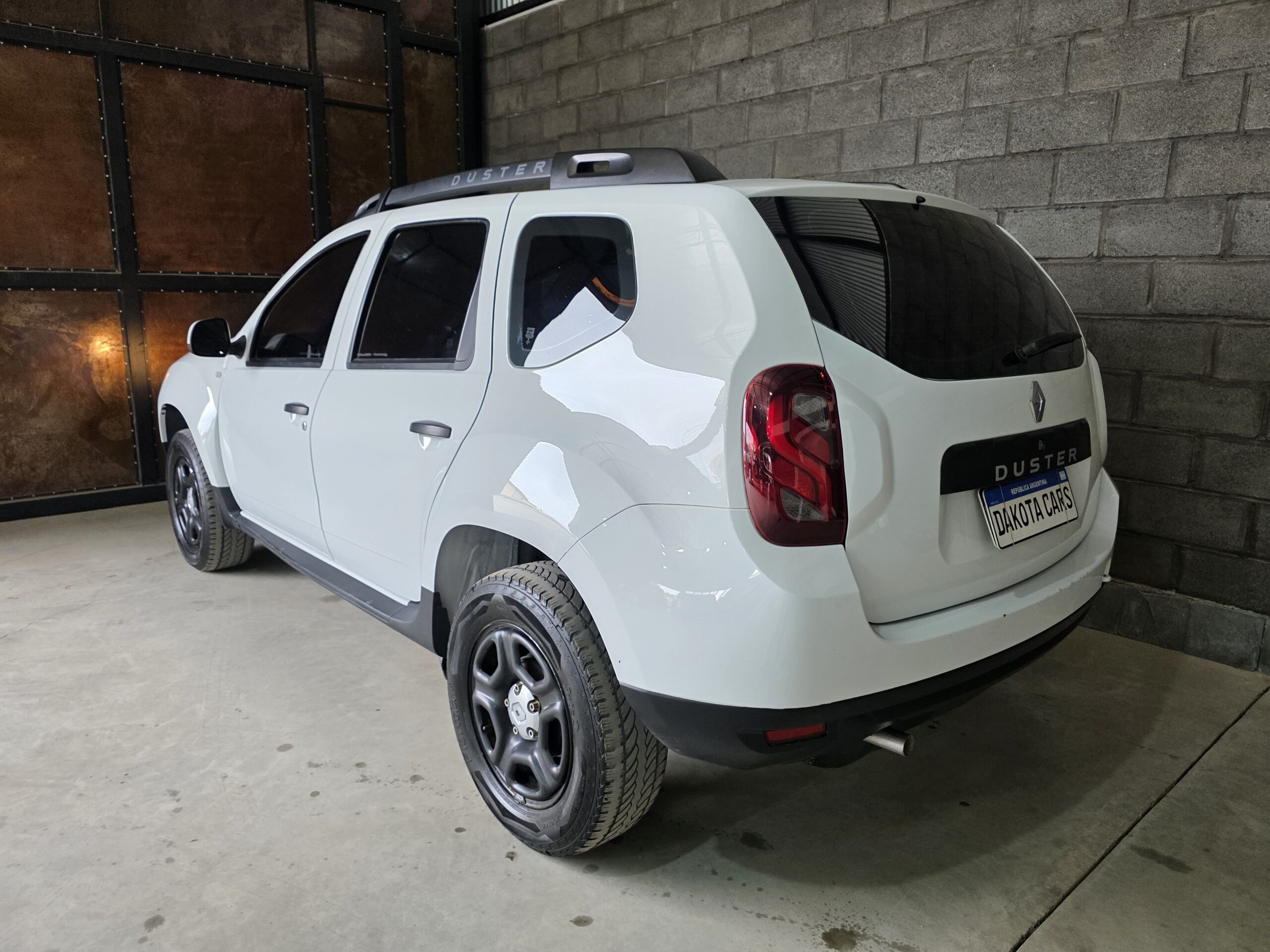 
								Renault Duster full									