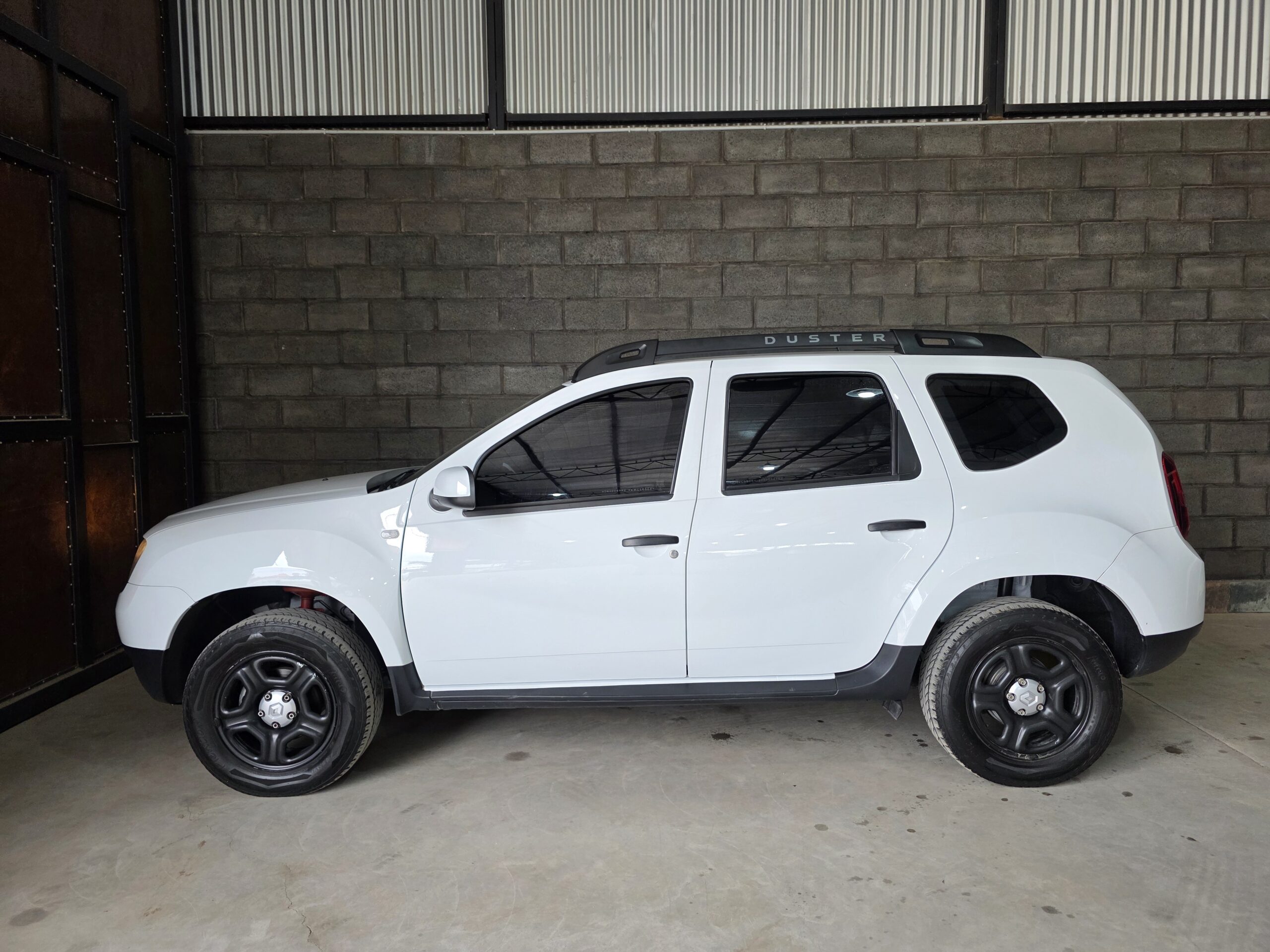 
								Renault Duster full									
