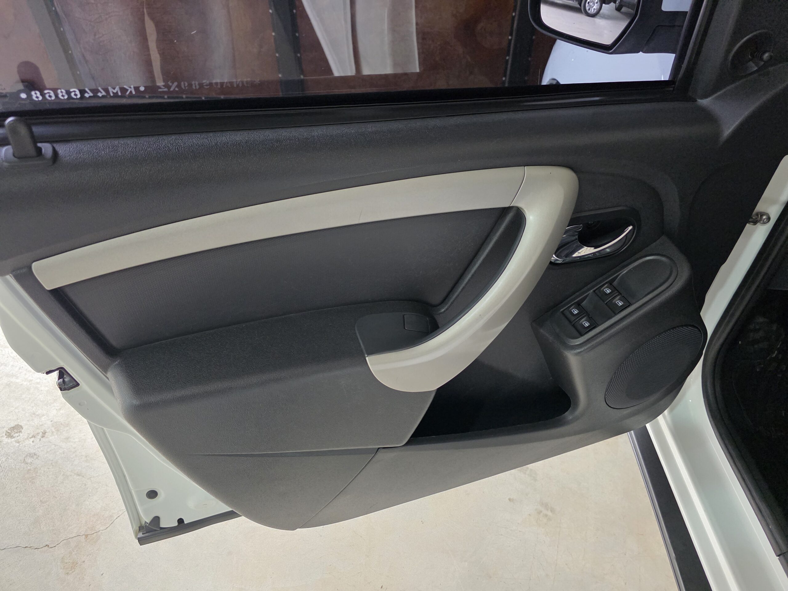 
								Renault Duster full									