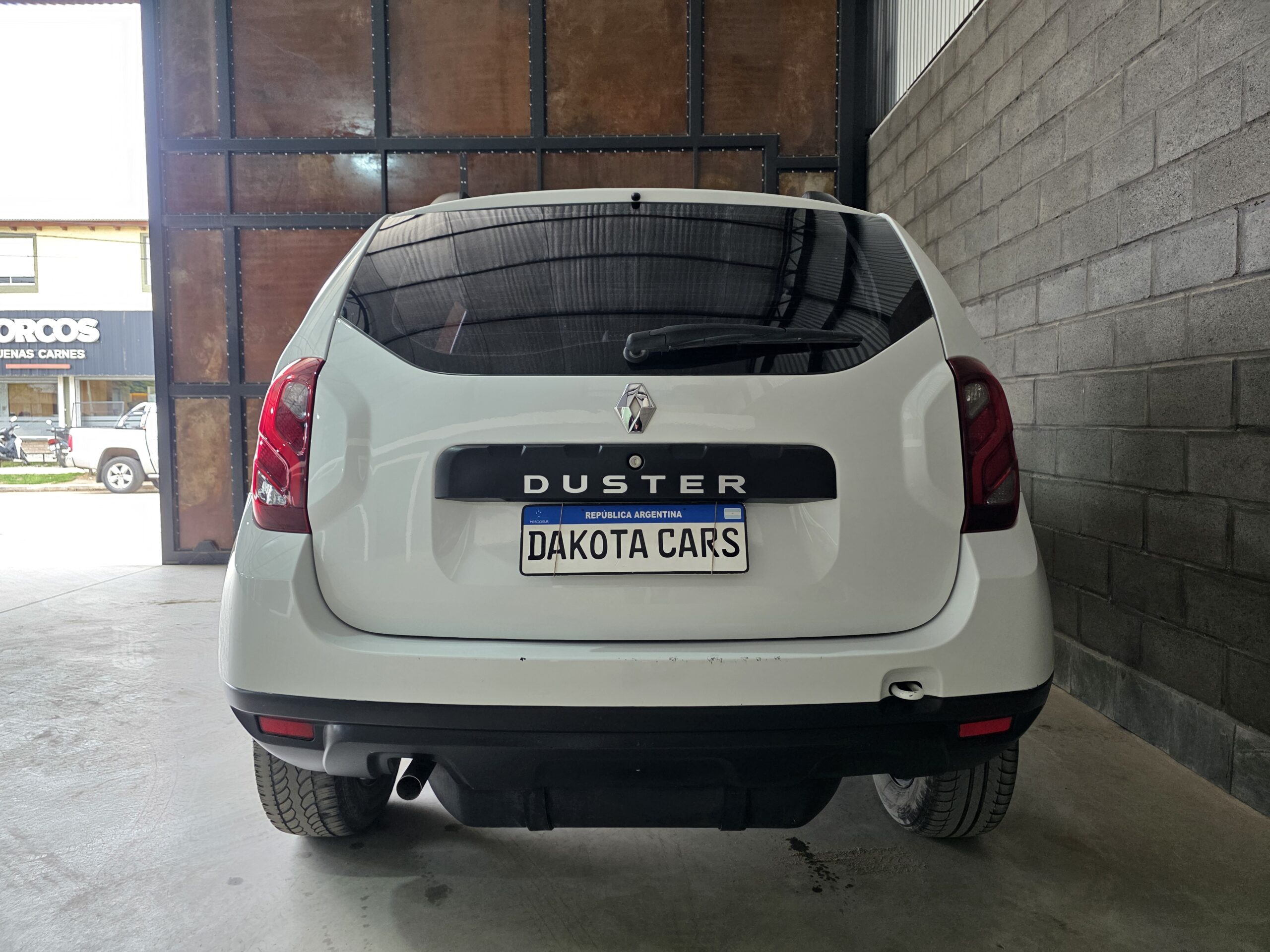 
								Renault Duster full									
