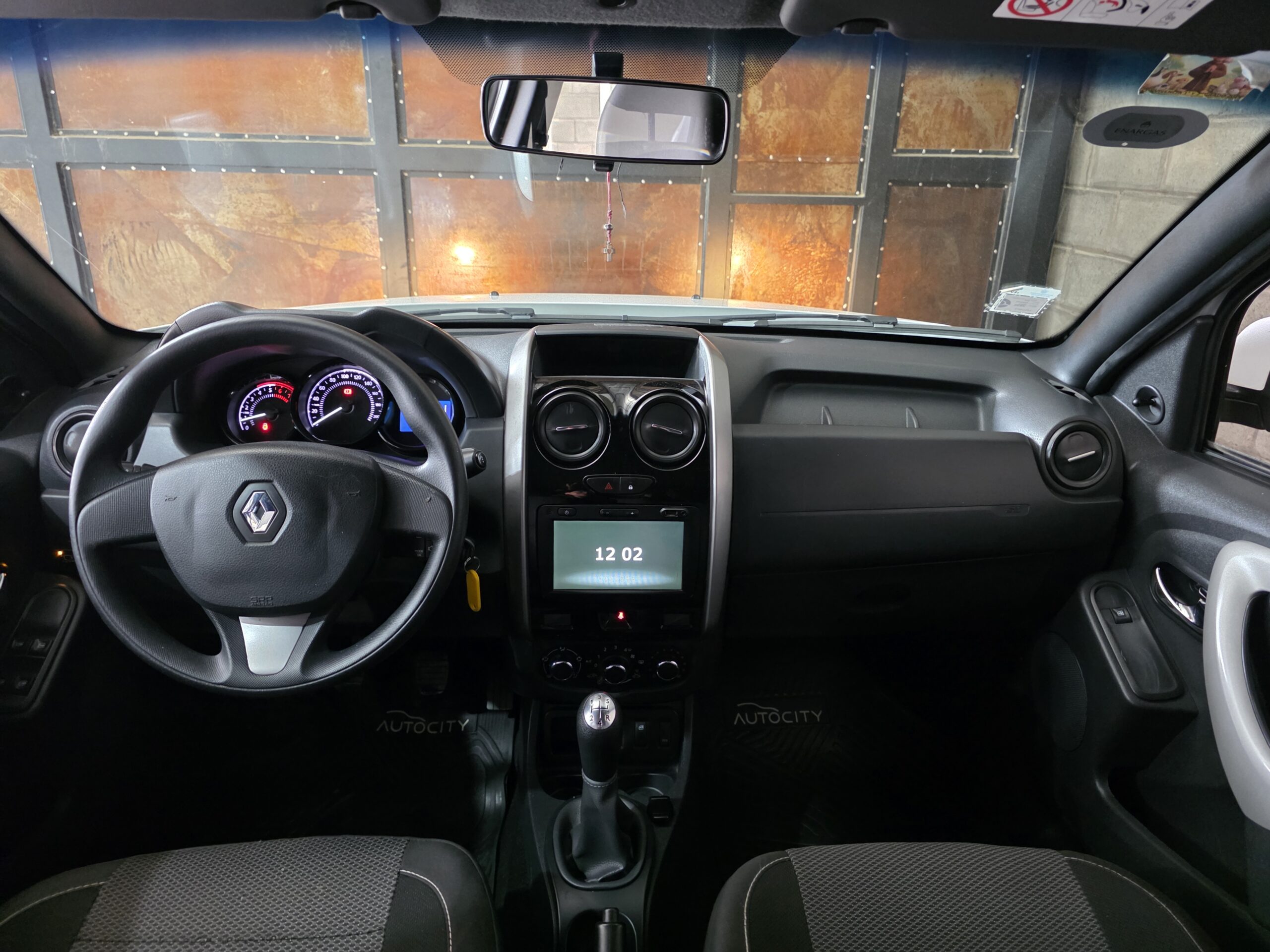 
								Renault Duster full									