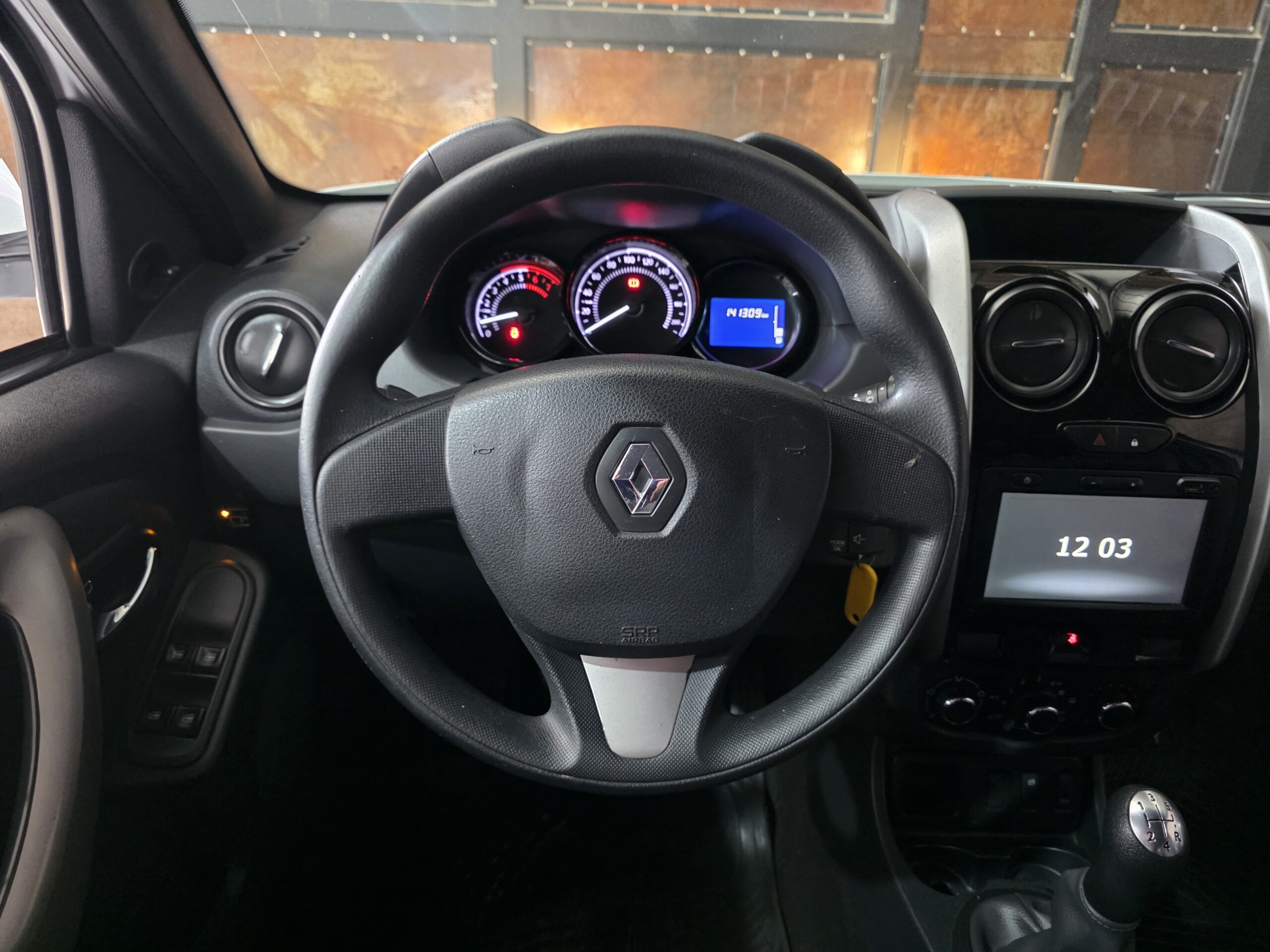 
								Renault Duster full									