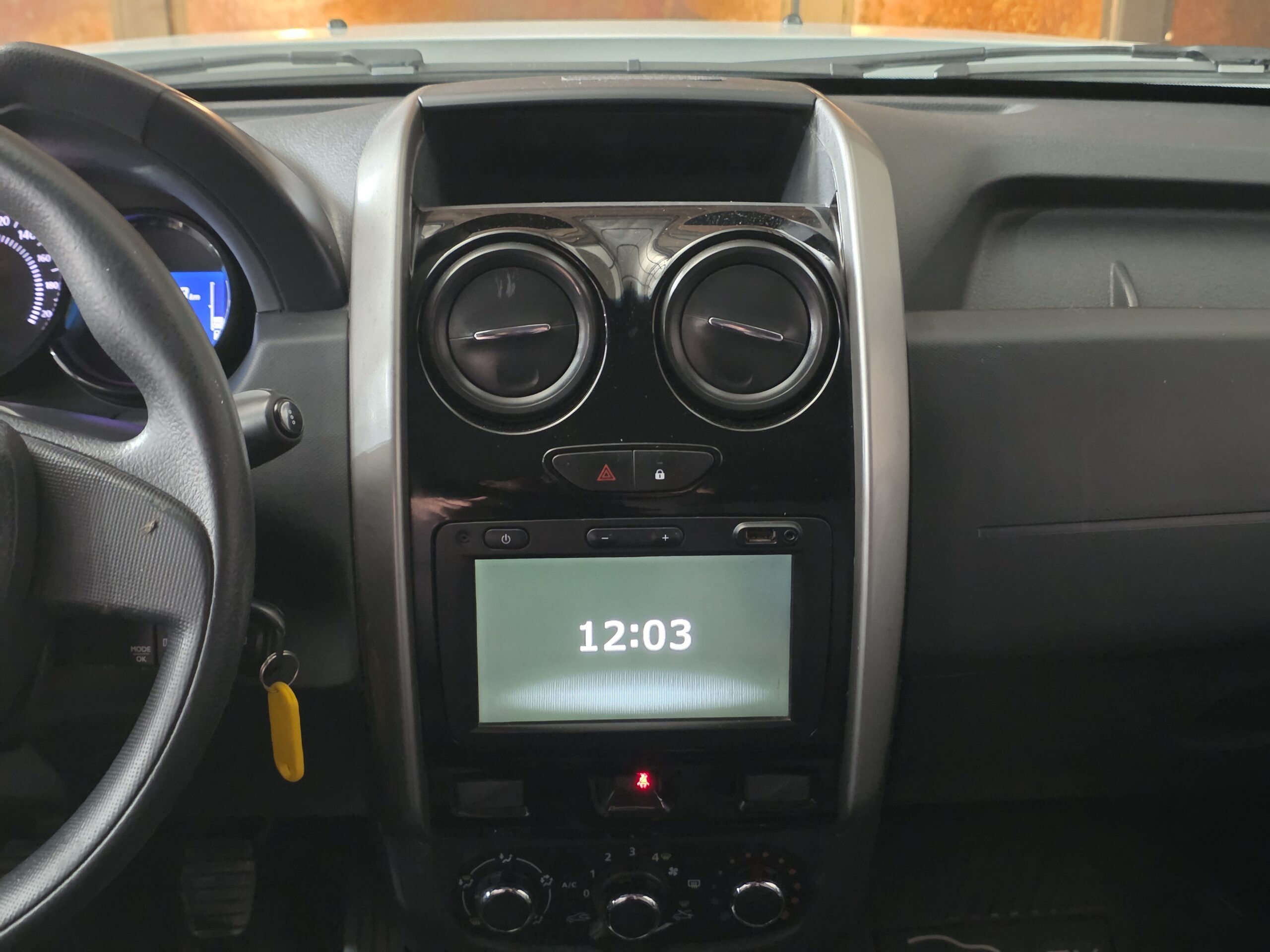 
								Renault Duster full									