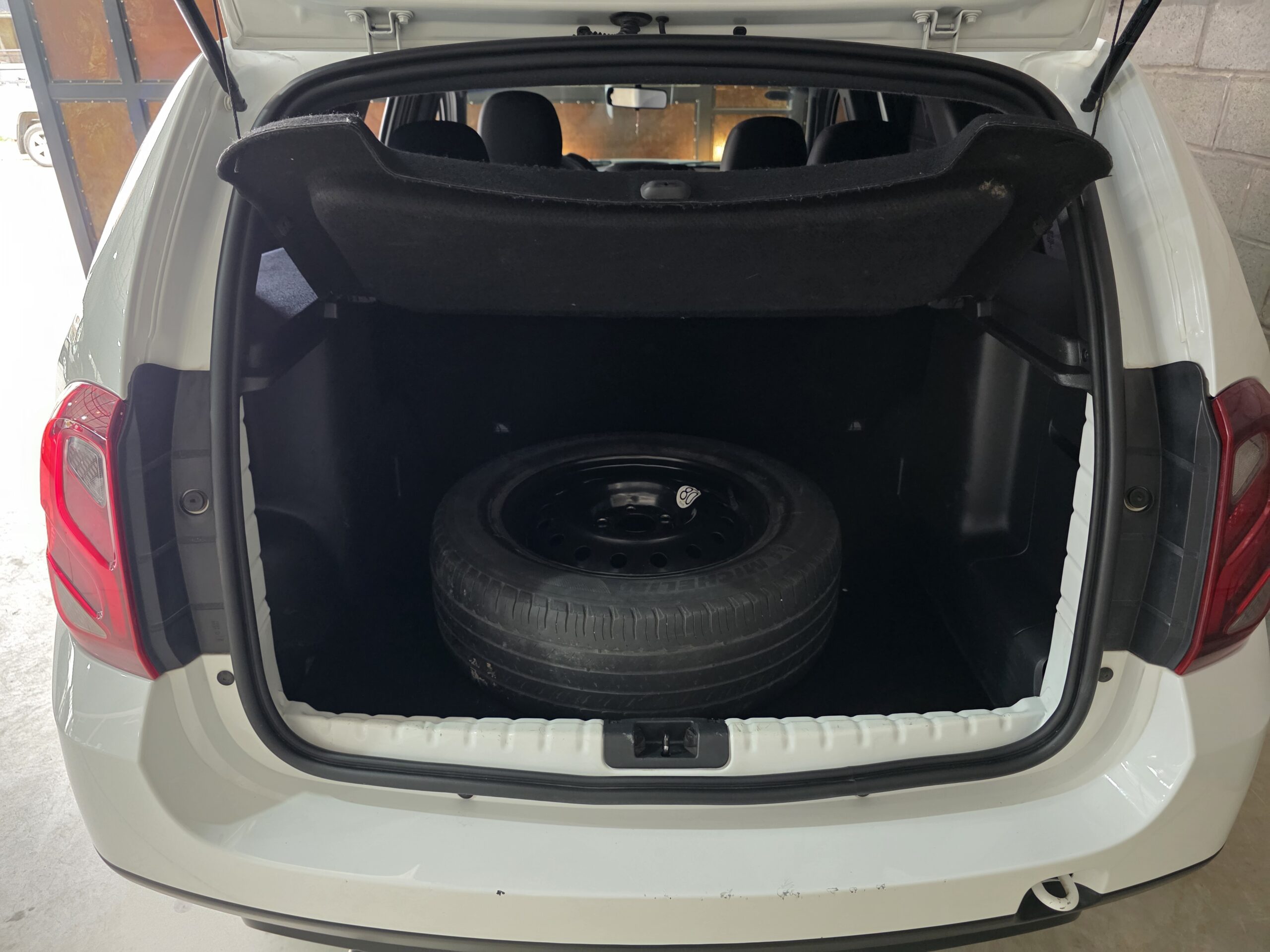 
								Renault Duster full									